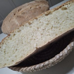 Kruh- bel, pirin iz krušne peči